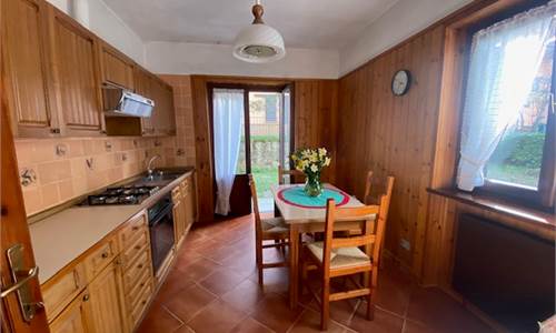 VILLA INDIPENDENTE CON AMPIO GIARDINO